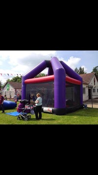 Triangle Castles (Bouncy Castles) 1068857 Image 3